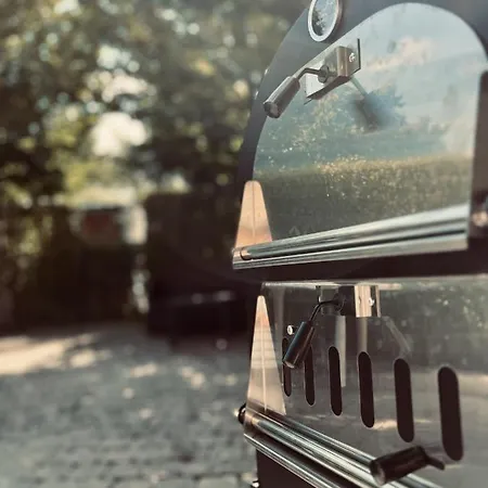 Klassiek Stijlvol Vakantiehuisje Met Parkeerplaats In *